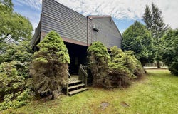 402 shinymountain Court, Greentown, PA 18426