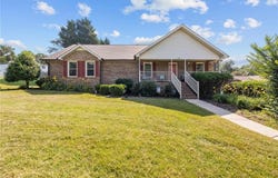 1941 Larkhill Drive, Kernersville, NC 27284