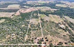 CR 426, Waelder, TX 78959
