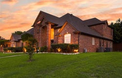 537 Estate Drive, Grand Prairie, TX 75052