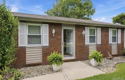 2210 Broadway, Highland, IL 62249