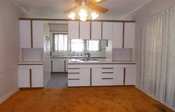 912 N Tivy St, Kerrville, TX 78028