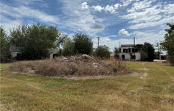 66 N Johnson Street, Alice, TX 78332