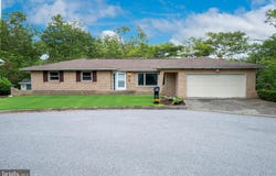 1 CIRCLE DRIVE, HAZLETON, PA 18201