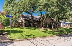 2500 High Oak Drive, Arlington, TX 76012