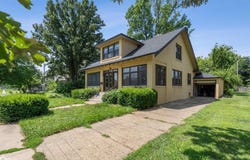 909 Elm Street, Grinnell, IA 50112