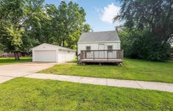 312 S 1st Ave, Brandon, SD 57005