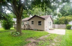 425 E Douglas Street, Knoxville, IA 50138