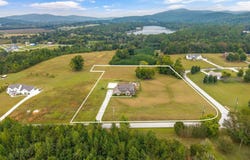 329 Sharps Cove Road, Gurley, AL 35748