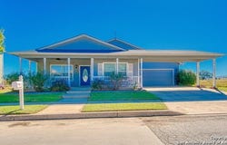 161 Whitewing Way, Floresville, TX 78114
