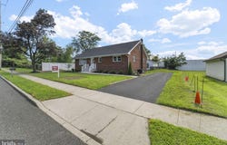 5 YUBAS AVENUE, BURLINGTON, NJ 08016