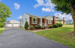 1512 Woodlawn Dr, Latrobe, PA 15650