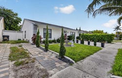 5639 Ithaca Circle E, Lake Worth, FL 33463