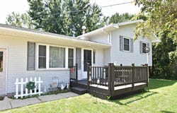 1113 4th St. N.E., Independence, IA 50644