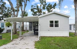 2011 N Lake Reedy Blvd, Frostproof, FL 33843