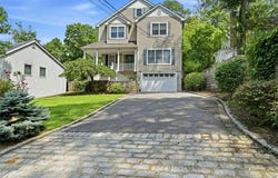 7 Cotswold Drive, Centerport, NY 11721