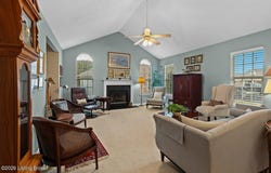 8315 Eagle Creek Dr, Lyndon, KY 40222