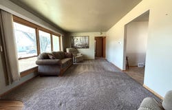 309 E 8th St, Miller, SD 57362