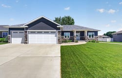523 Kingston Circle, Sergeant Bluff, IA 51054