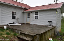 5128 Cove Creek Rd Rd, Byrdstown, TN 38549