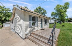 2330 E 40th Street, Des Moines, IA 50317