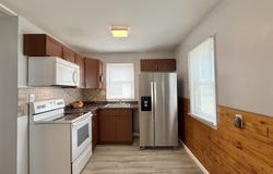 816 E 2nd Ave, Hutchinson, KS 67501