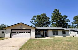 305 NORTHCREST DR, Wake Village, TX 75503