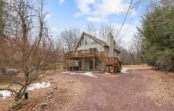 466 Towamensing Trail, Albrightsville, PA 18210
