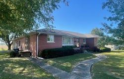 301 Iris Lane, Carmi, IL 62821