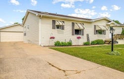 8686 Dutch Elm, ROSCOE, IL 61073