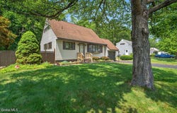 13 Terry Avenue, Guilderland, NY 12303