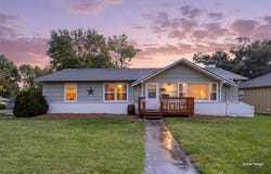 1606 NE 68TH Place, Gladstone, MO 64118