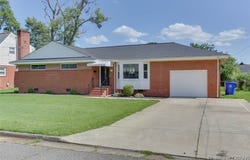 53  Rexford Dr, Newport News, VA 23608