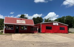 201 N Parkway Drive, Alvarado, TX 76009