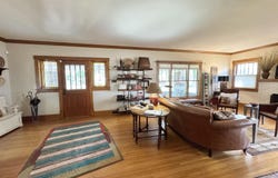 204 Crescent Blvd, Hutchinson, KS 67502