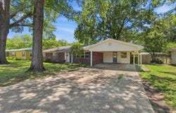 2021 Arkansas Avenue, Conway, AR 72034