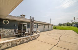 2012 12th St, Rock Valley, IA 51247
