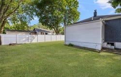 14 Center Court, Warwick, RI 02889
