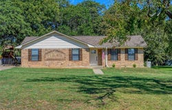 100 Pawnee Trail, Lake Kiowa, TX 76240