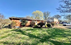 2725 Mohawk Drive, Bowling Green, KY 42104