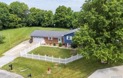 6 Frisse Court, Highland, IL 62249