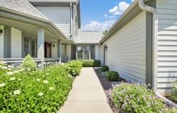S75w17653 Harbor Cir, Muskego, WI 53150