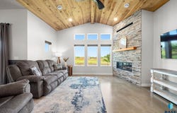 907 Sundance St, Valley Springs, SD 57068