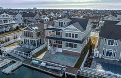 4 Grenada Ln, Ocean City, NJ 08226