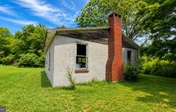 25 MICKEY Lane, MILROY, PA 17063