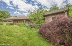 103 Farmington Place, Clinton, TN 37716
