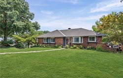 6829 Lakeshore Drive, Raytown, MO 64133