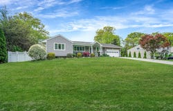 272 Bow Drive, Hauppauge, NY 11788