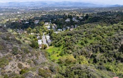 3423 Standish Dr, Encino, CA 91436