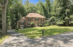 9 Seven Oaks Drive, Holmdel, NJ 07733